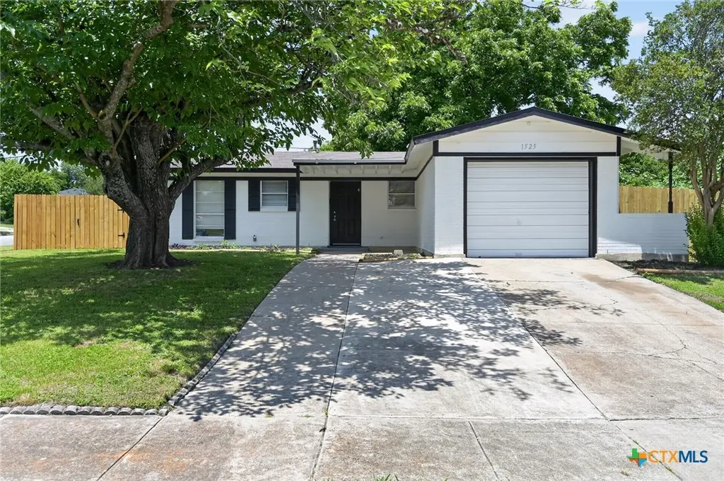 1525 Meadow Dr