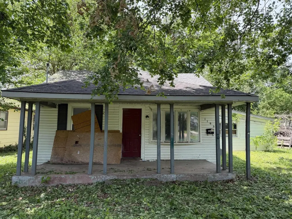1103 N Ethyl Ave