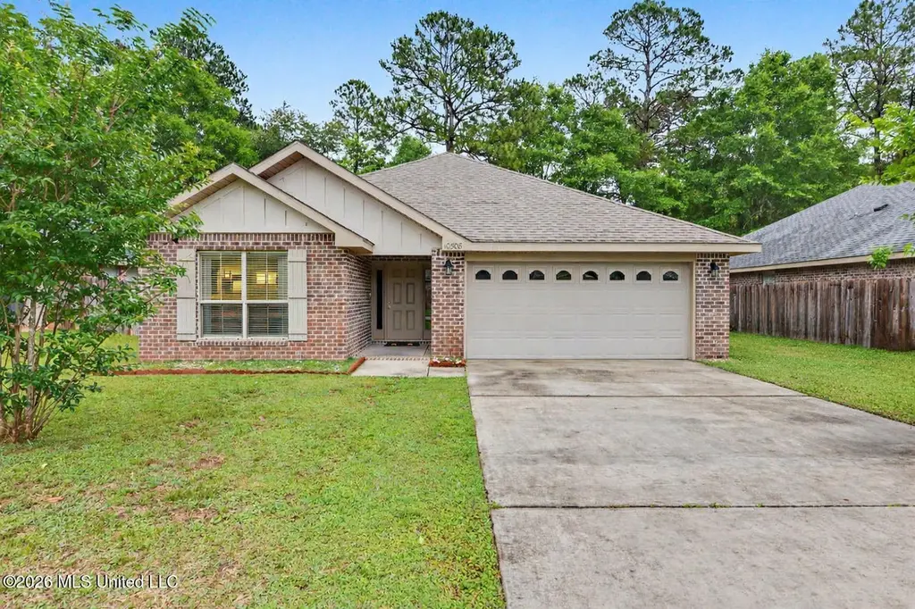 10508 Roundhill Dr
