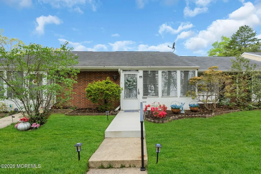 53 Cambridge Ct Unit B
