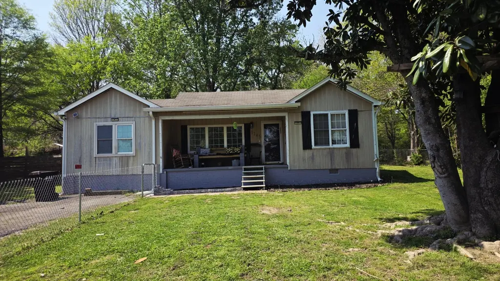 1245 Eagle Rd NE