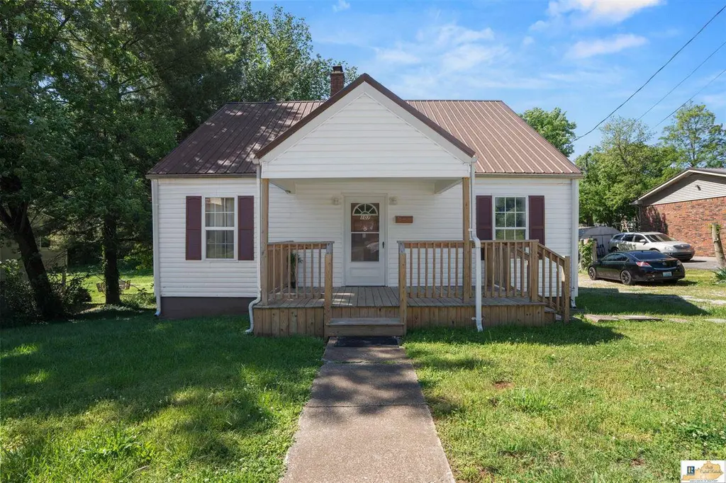 107 W Main St
