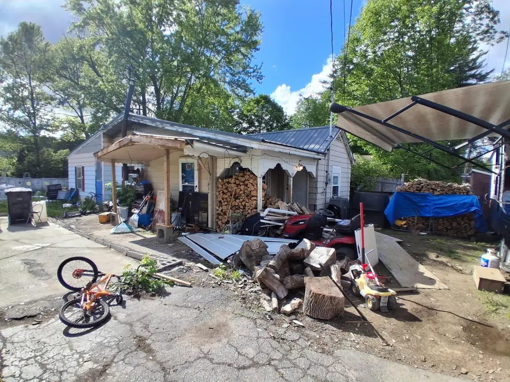 17 Pawtucket Ave
