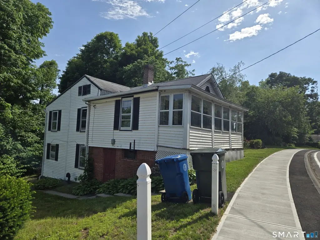 160 Main St