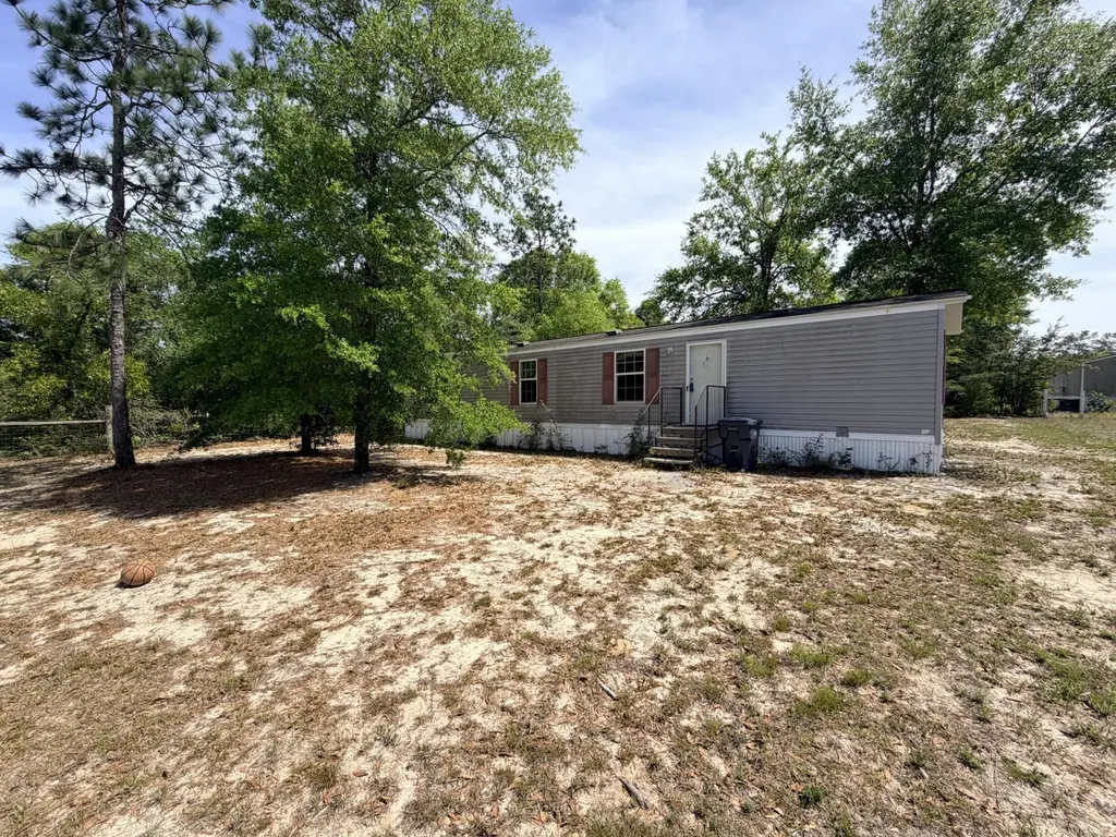 87 Pinetree Ln