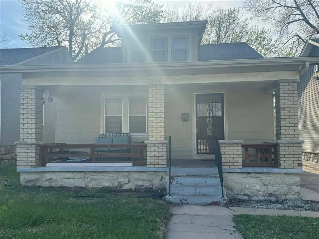 2206 Oakley Ave
