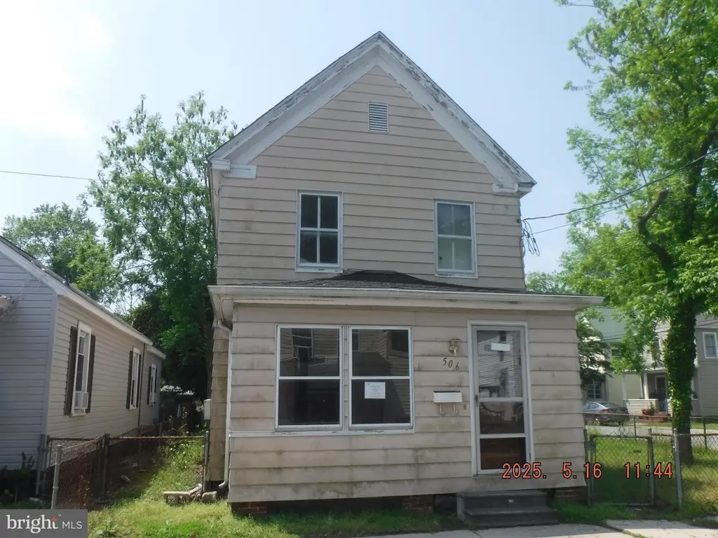 506 Robbins St