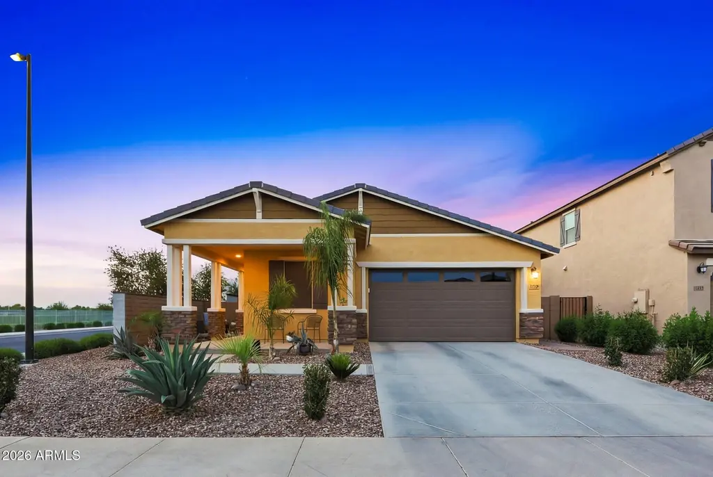 2208 E Palmdale Ln