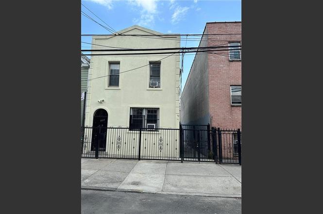 1456 Bryant Ave