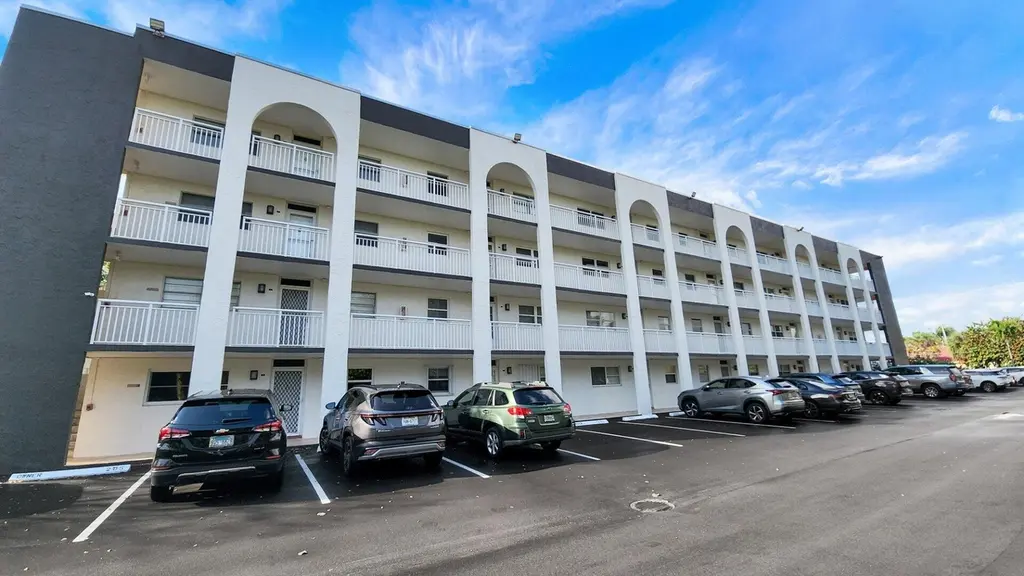 1541 S Ocean Blvd #211