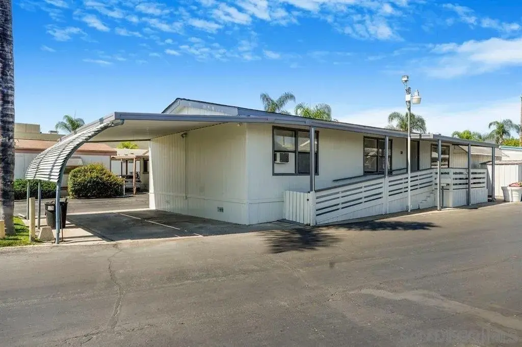 211 N Citrus Ave #50