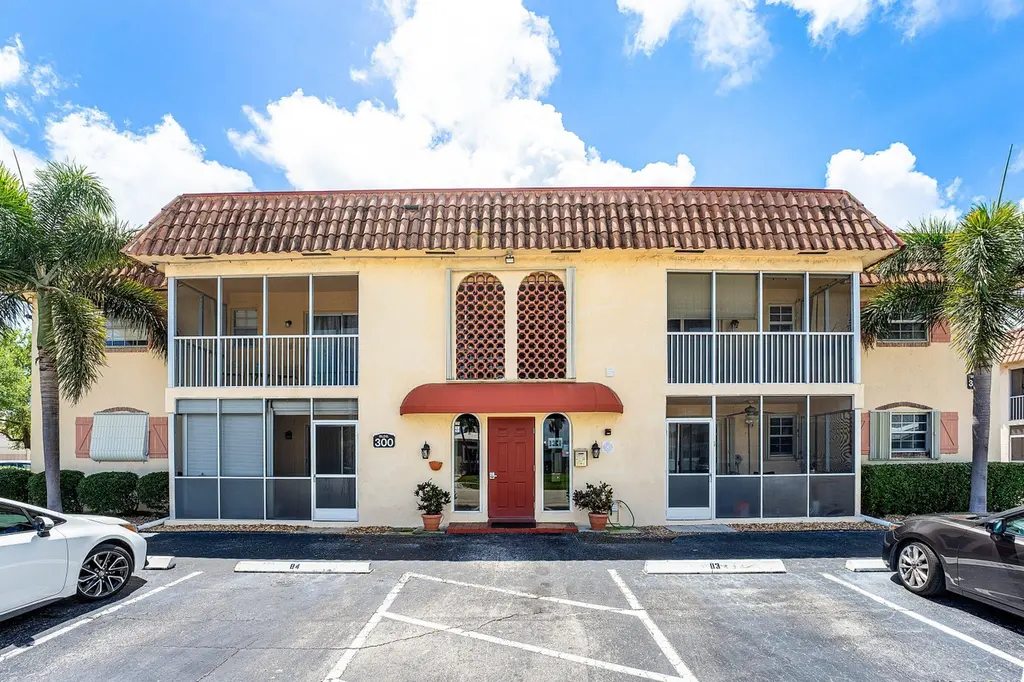 101 E Mcnab Rd #304