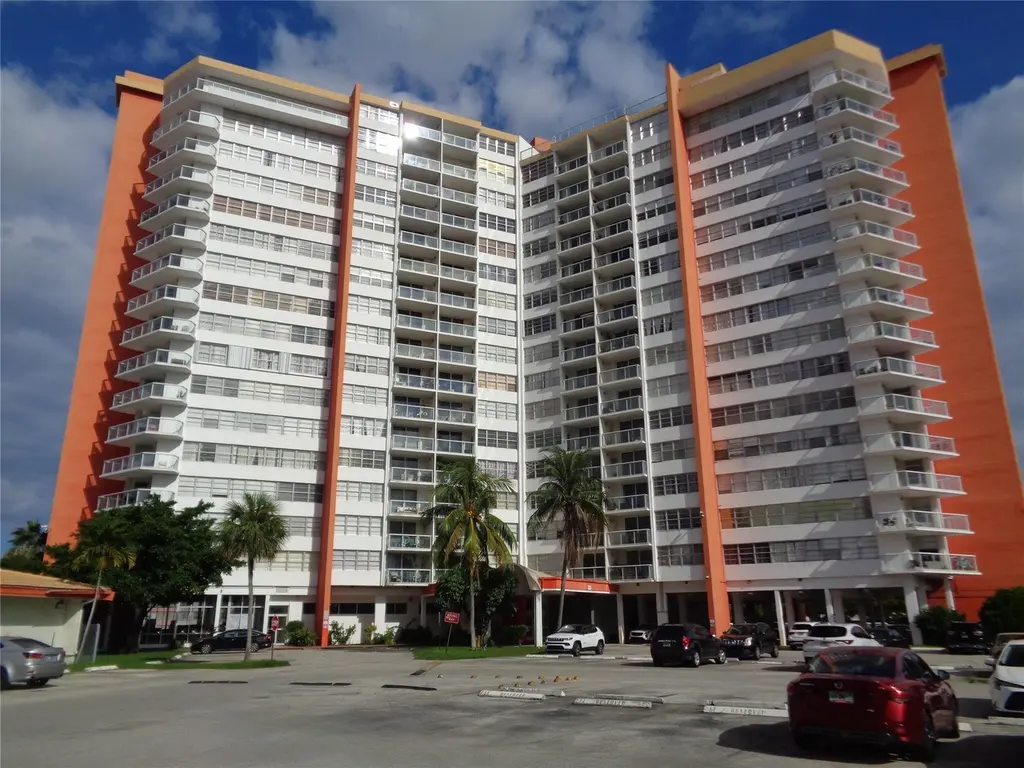 1301 NE Miami Gardens Dr Unit 605w
