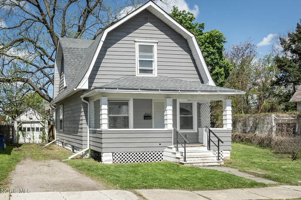 3923 Burnham Ave