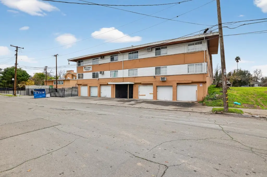 618 Plaza Ave