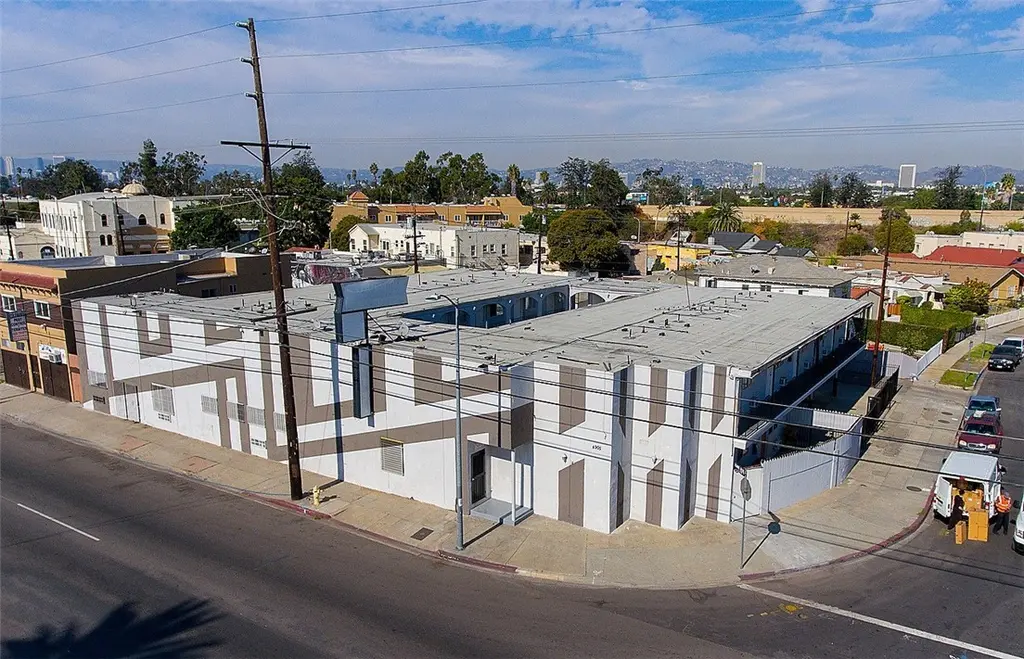 4905 W Adams Blvd
