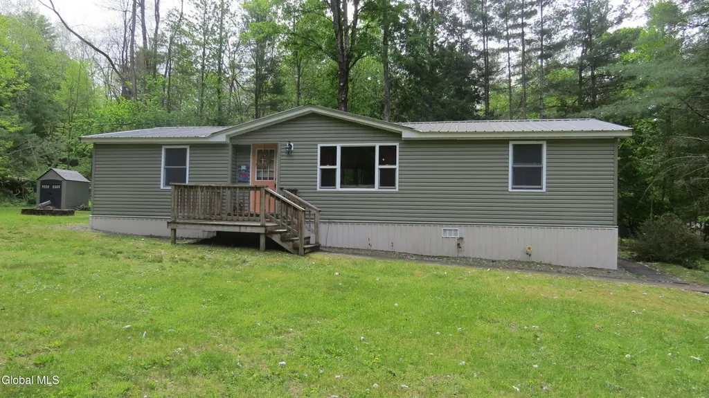 122 Hemlock Ter