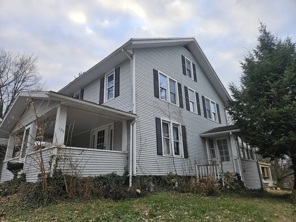 106 W Reynolds St