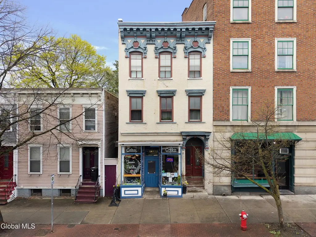 418 Madison Ave