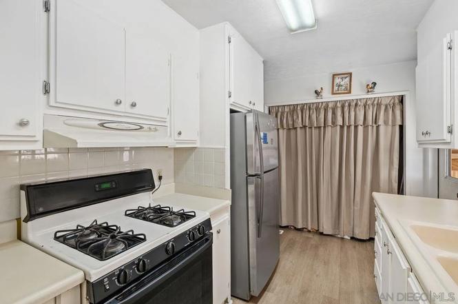 521 Orange Ave #24