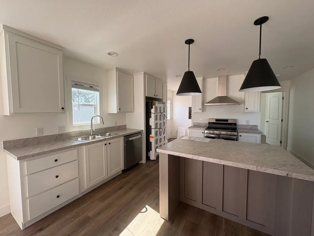 1135 W Prince Rd #38