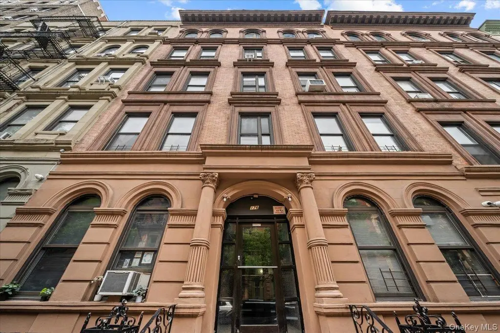 176 W 81 St Unit 3E