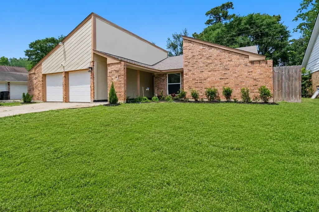 5323 Mossgrey Ln
