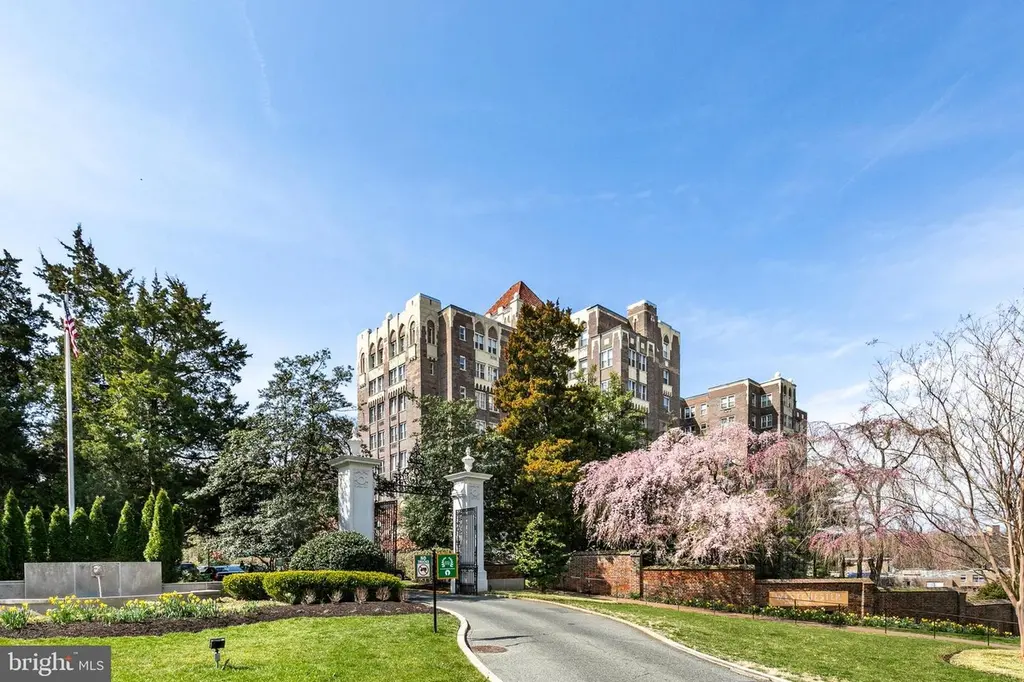 4000 Cathedral Ave NW Unit 203B