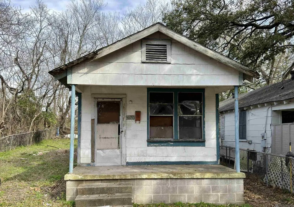 2065 Missouri St