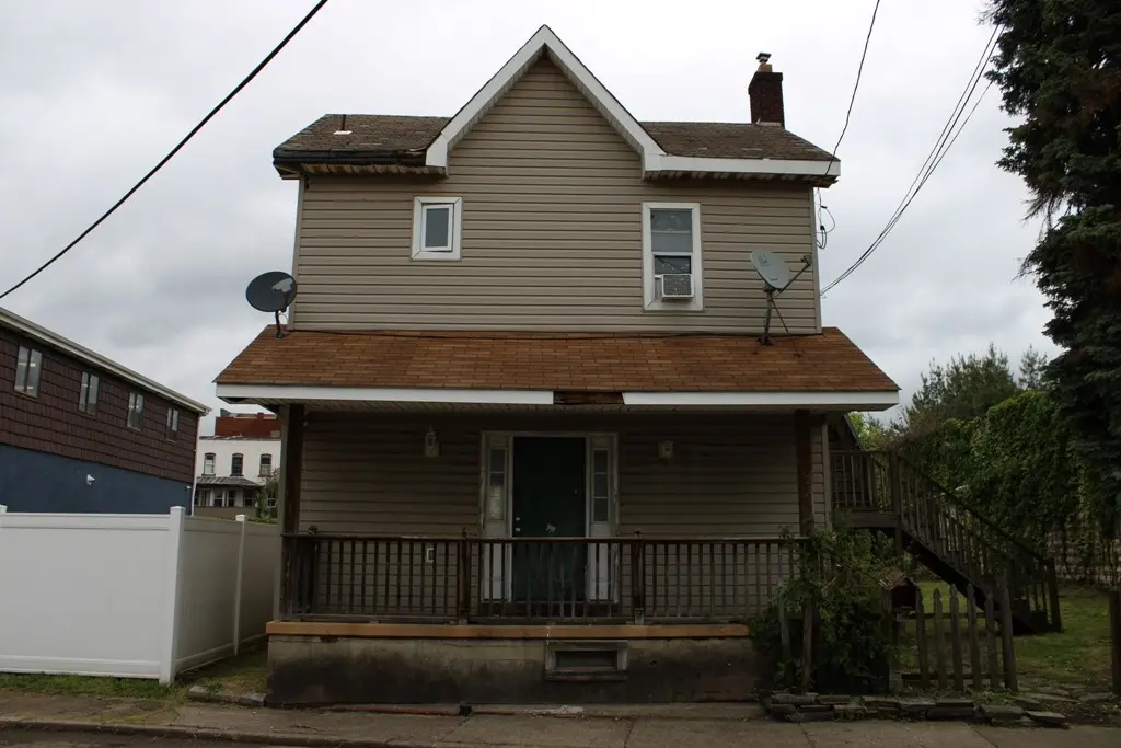 222 James E Wolfe St