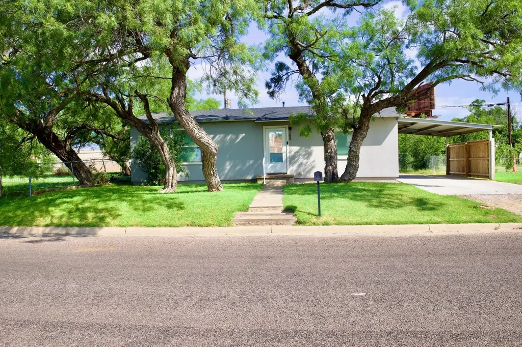 108 W 5th St