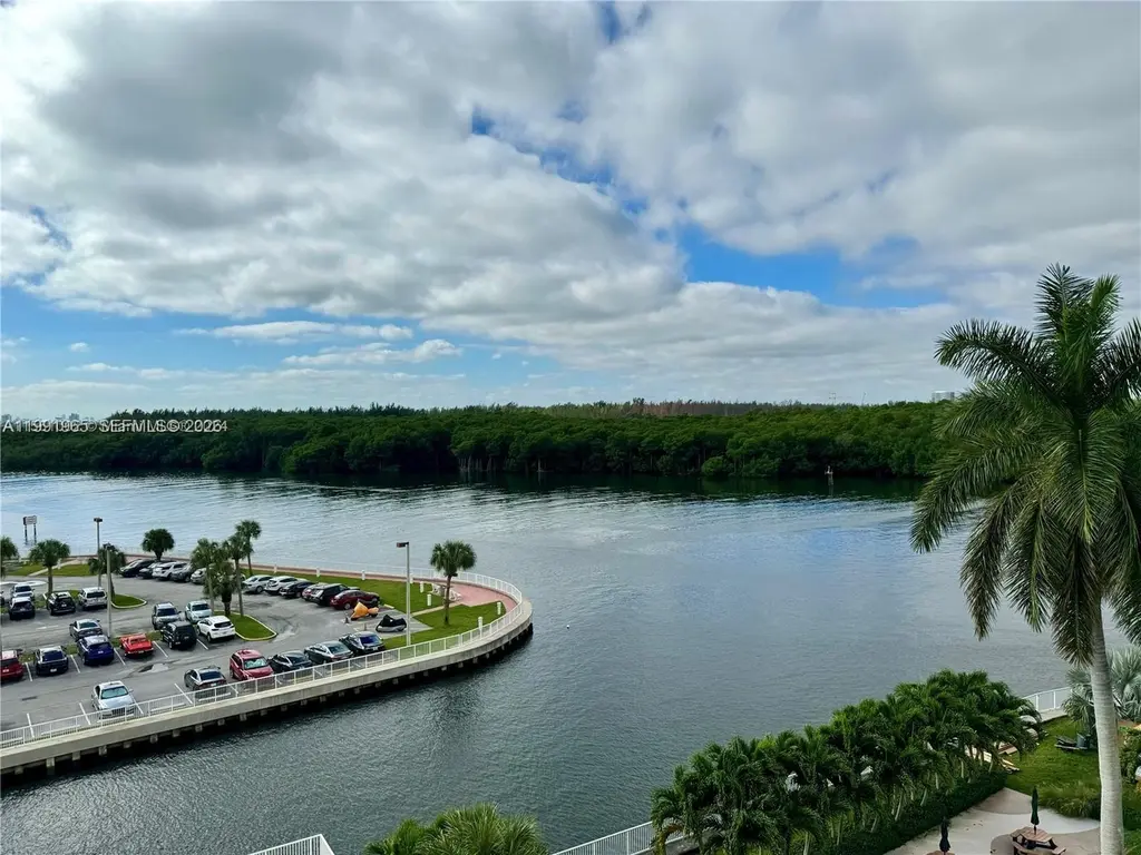 400 Kings Point Dr #609