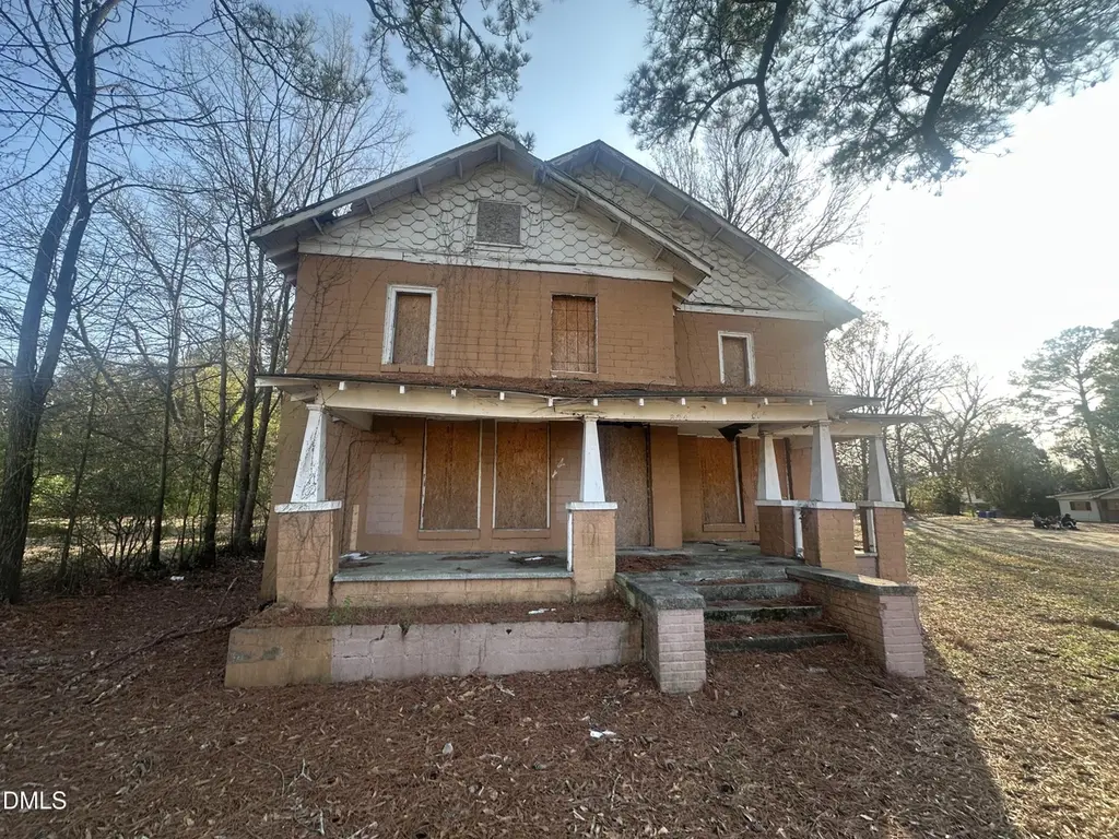804 Vance St E