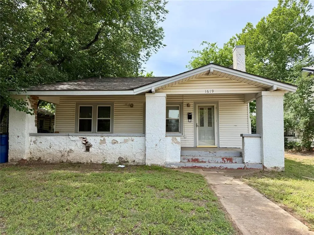 1619 W Iowa Ave