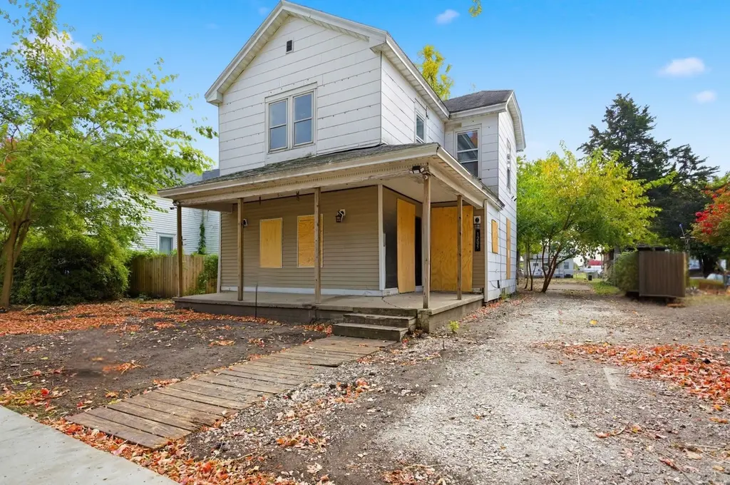 1205 Champaign Ave
