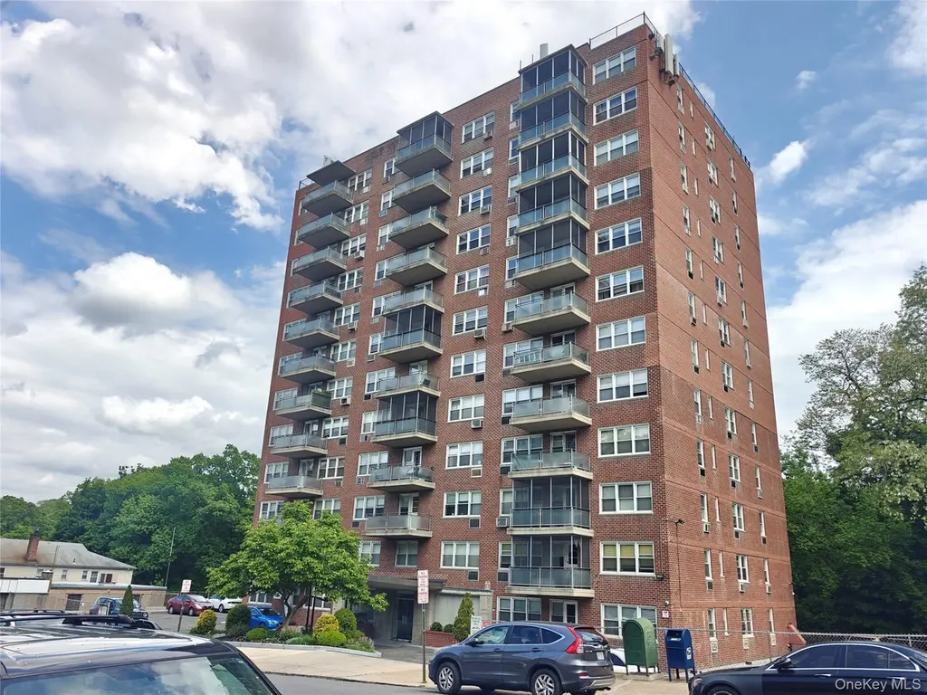 385 Mclean Ave Unit 8D