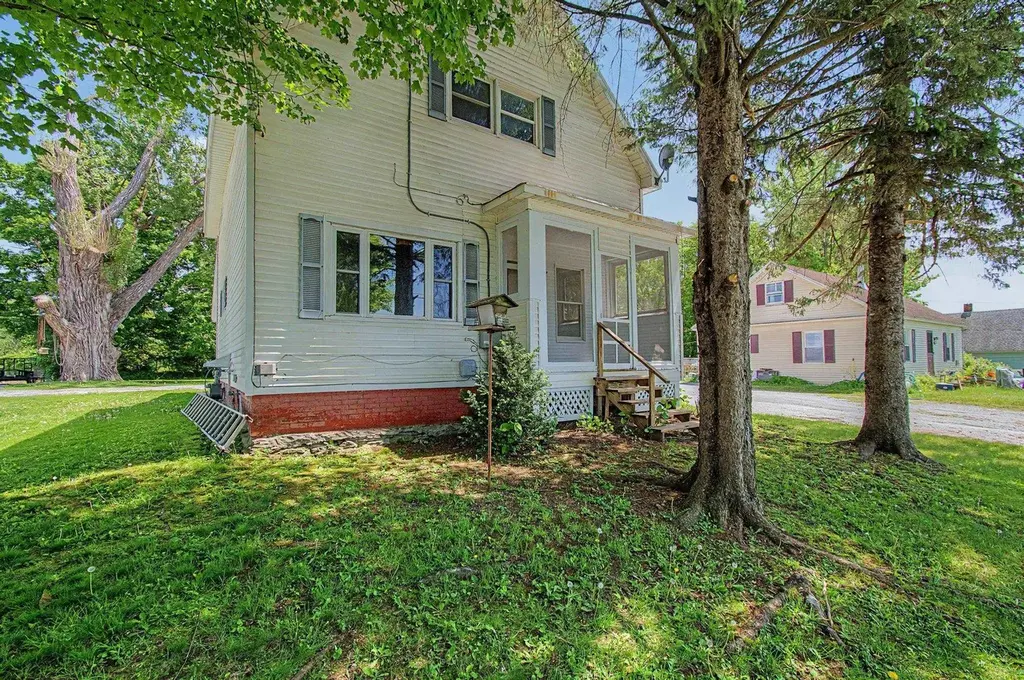 210 Boarding House St