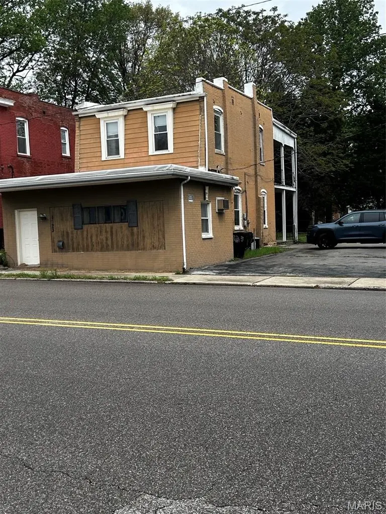 1823 W Main St
