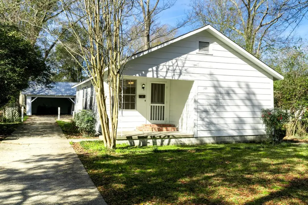 1109 Corinne St