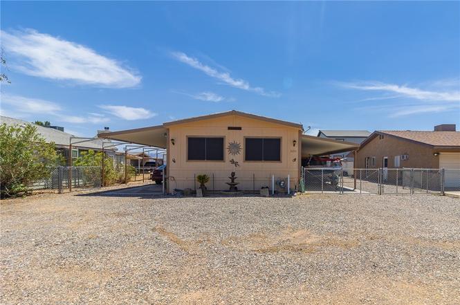 8290 S Smoketree Ln