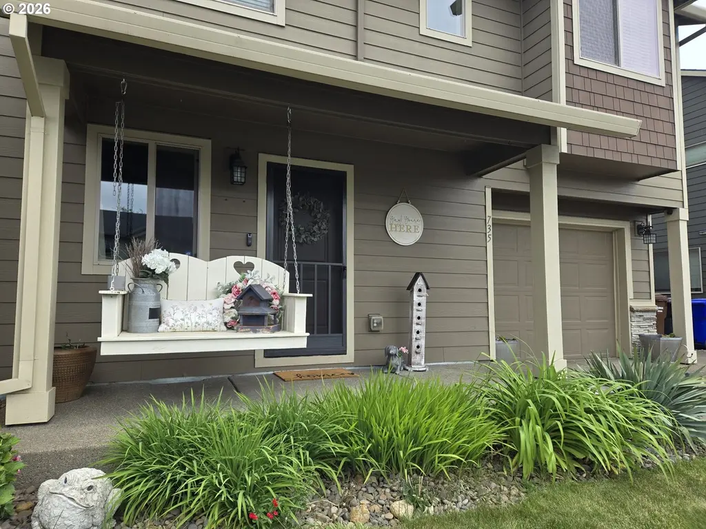 735 Garden Ct