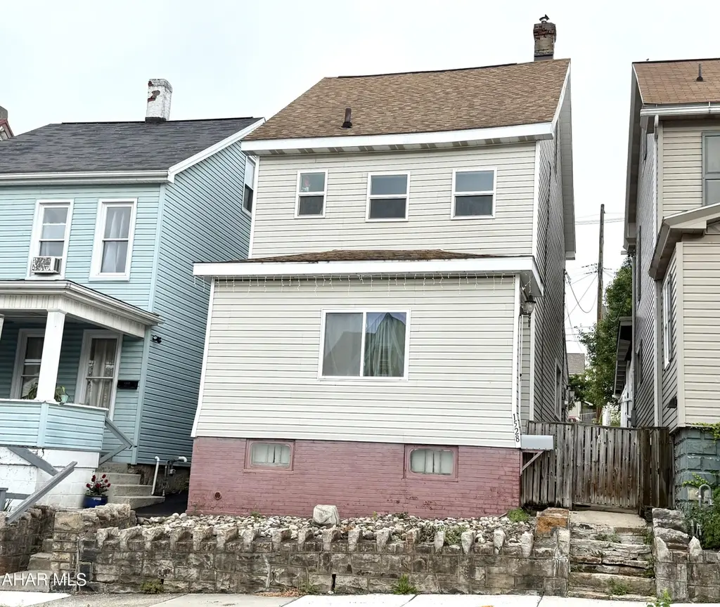 1528 Bell Ave