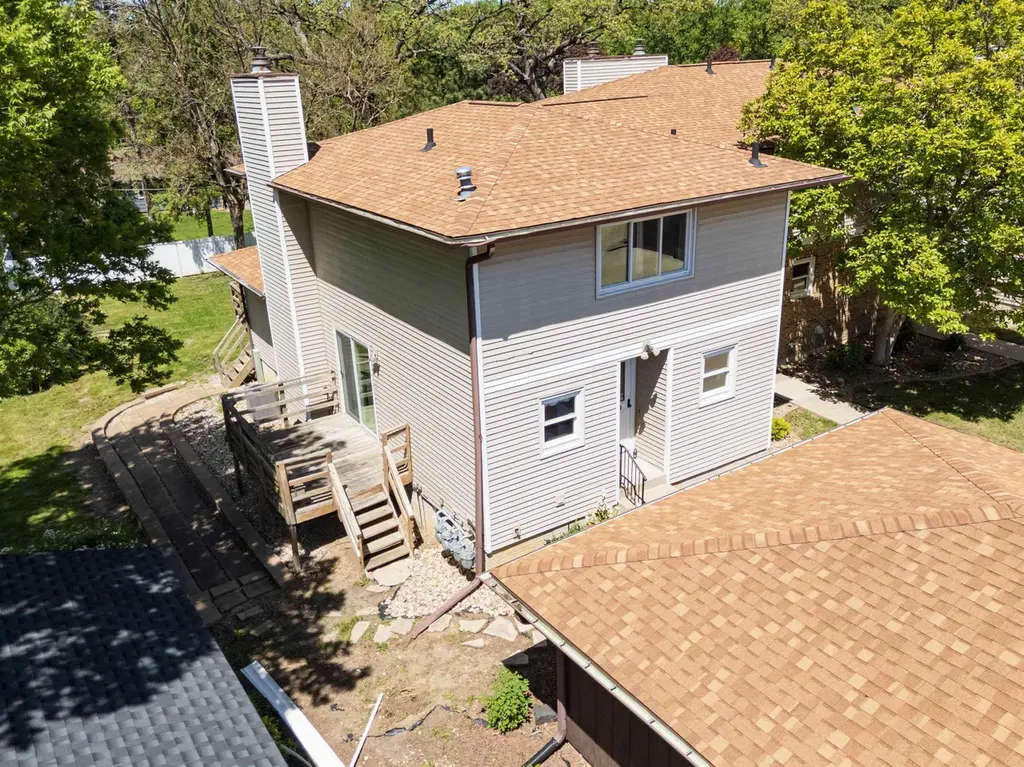 2122 Bicentennial Dr