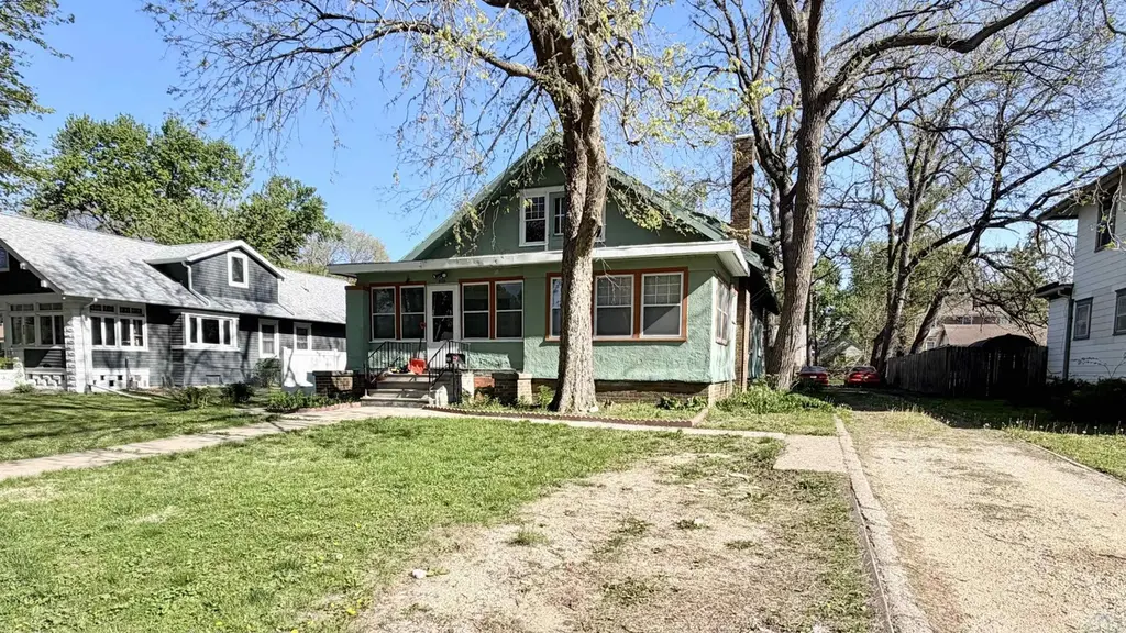 819 W 5th St