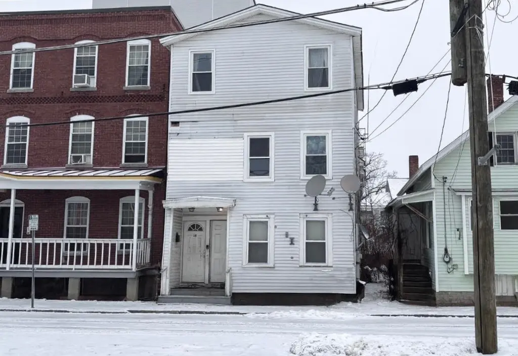 18-20 Maple St