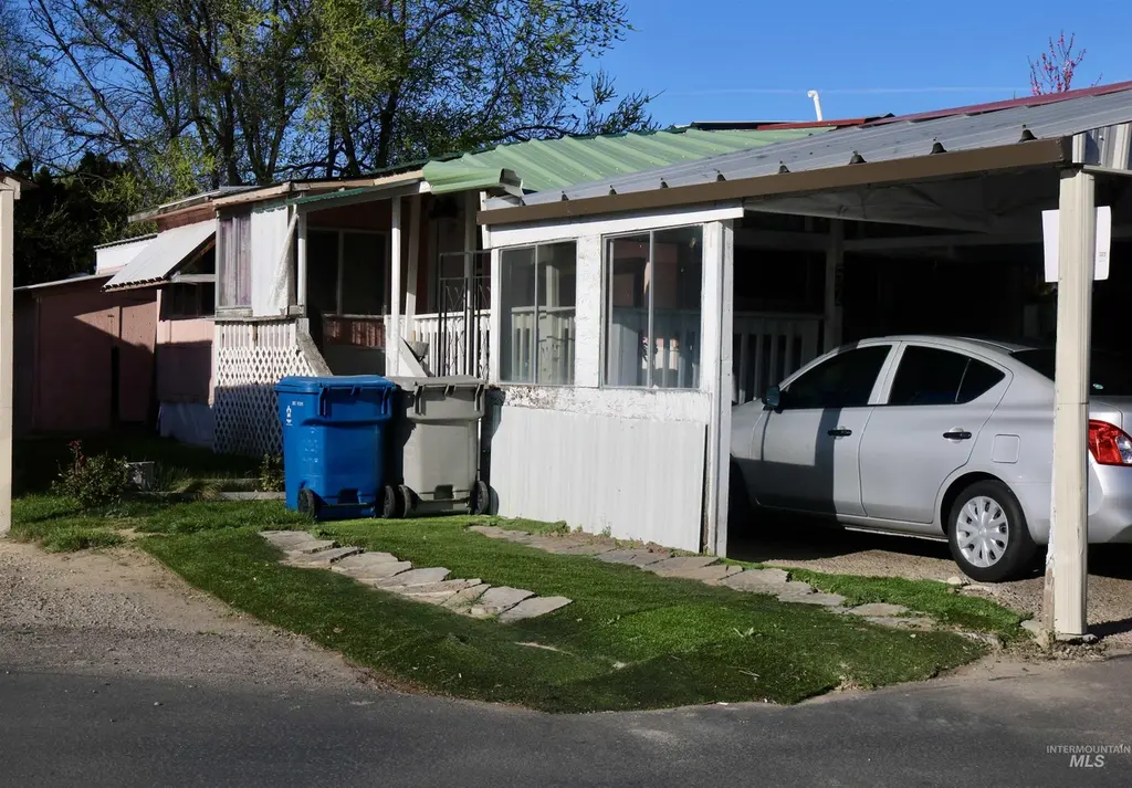 1410 Flamingo #52