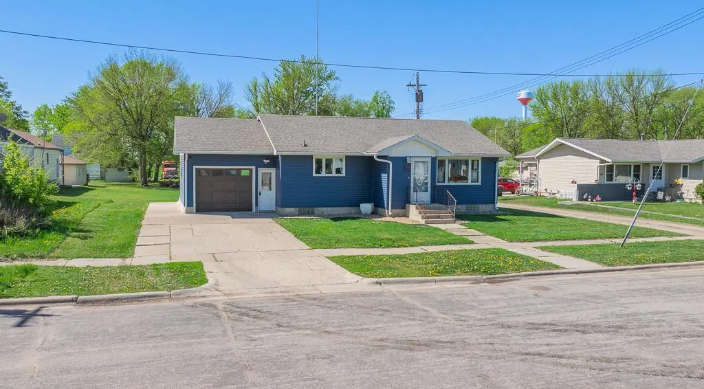 30 3rd Ave W