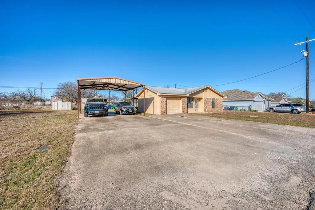 840 Driftwood Ln