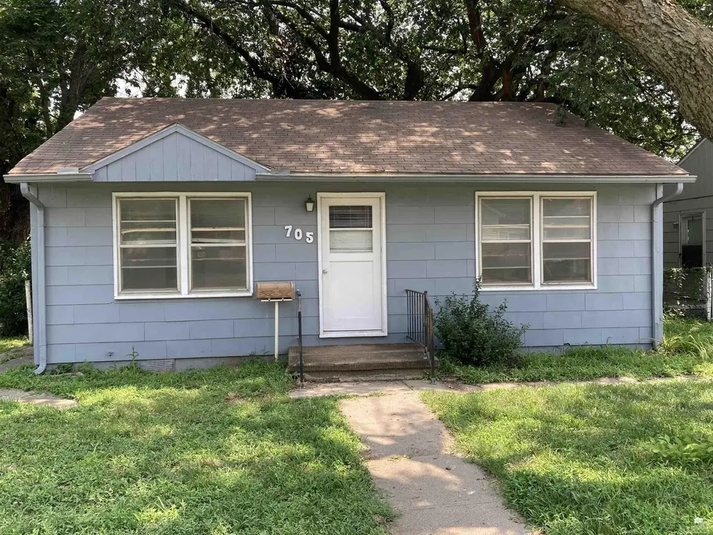 705 N Eisenhower Dr