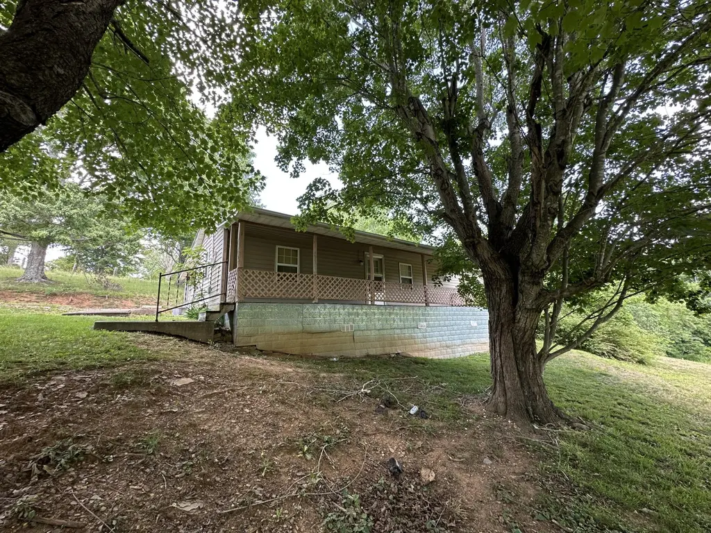 680 Round Mountain Rd